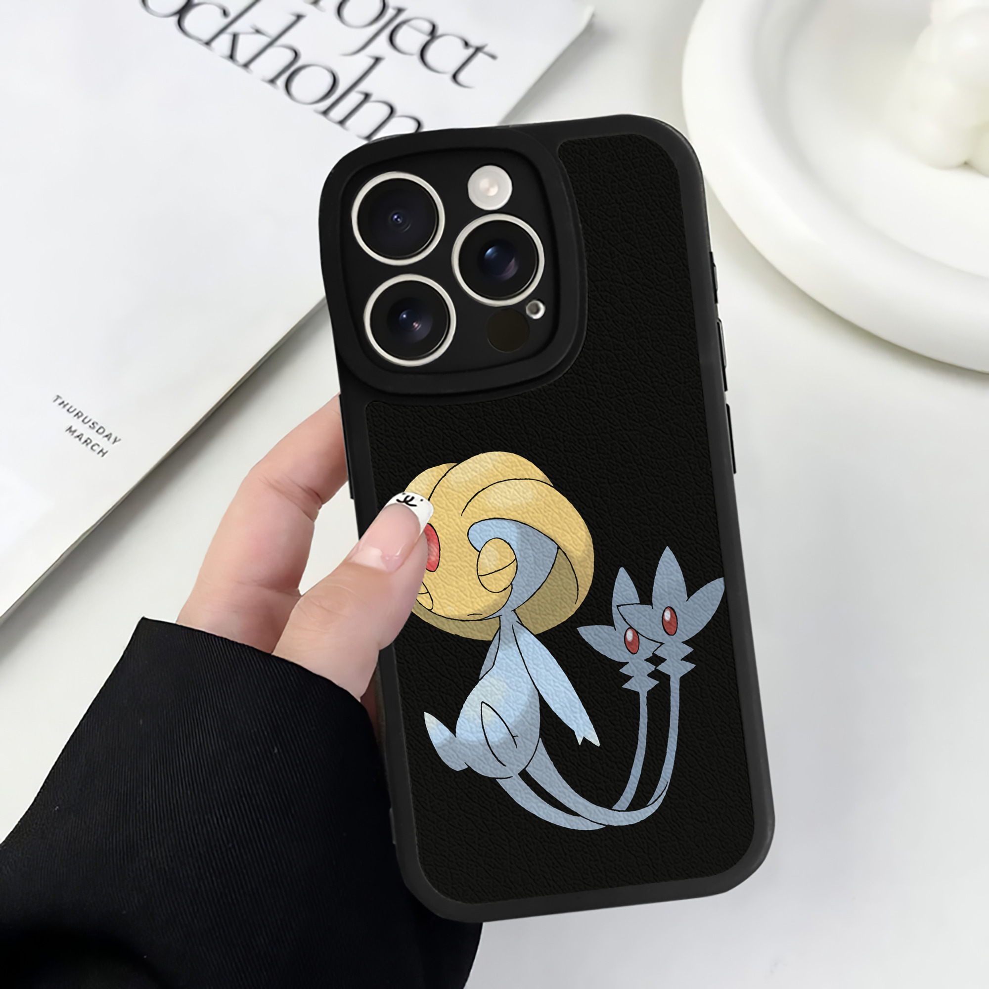 （画像用） ポケットモンスター Pokémon 【iPhone 16シリーズ対応】シリコンスマホケース（レザー調） 材質：シリコン